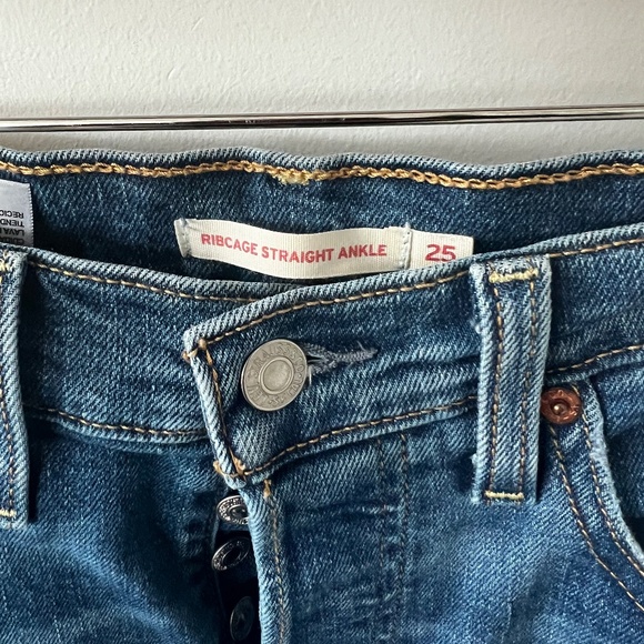 Levi's ribcage jeans - Picture 3 of 5